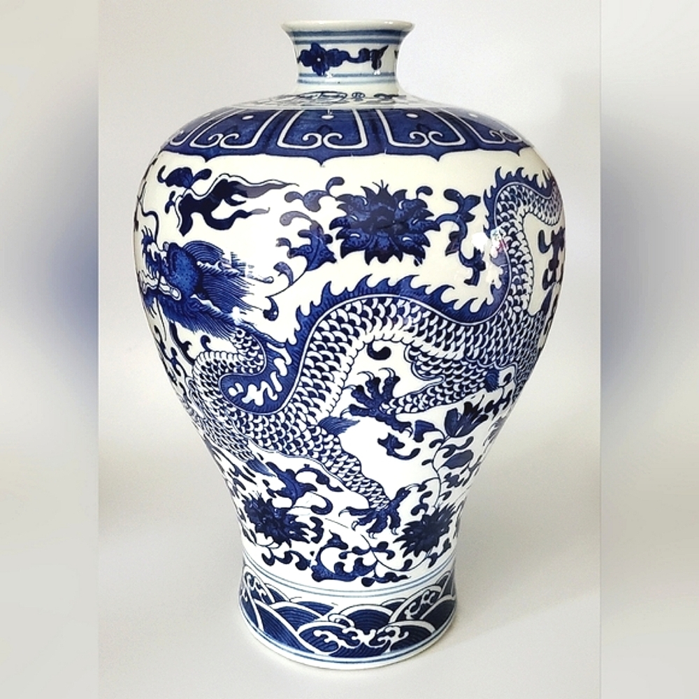 GORGEOUS 11 1/4" Dragons 🐉 Floral & Waves Chinoiserie Vintage Porcelain Vase - Picture 2 of 10
